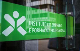 PS e PSD aumentam dificuldades dos desempregados 