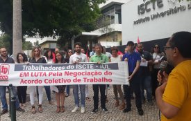 Concentração dos trabalhadores do ISCTE-IUL pela contratação colectiva