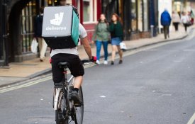 Distribuidores da Deliveroo são trabalhadores por conta de outrem