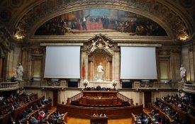 Parlamento trava valorização do salário mínimo