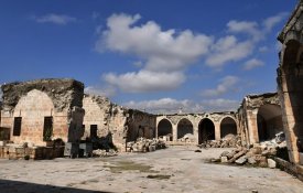 Sacos de areia protegem mosaicos inestimáveis no museu de Maarat an-Numan