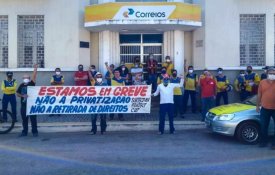 Trabalhadores dos Correios no Brasil em greve pelos direitos e contra a privatização