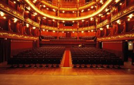 Também há precariedade no Teatro Nacional São João