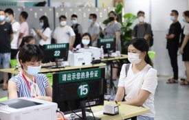 Mais de mil milhões de doses de vacinas administradas na China