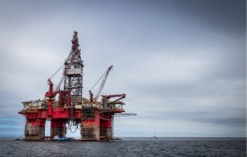 Barril de petróleo em máximos desde 2018