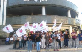 Luta por salários à porta do El Corte Inglés