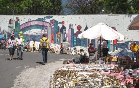 Feira da Ladra fica onde está