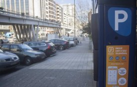 Estacionamento público no Porto vira «negócio»