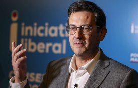 Rui Rocha admite proximidade entre IL e política de fome e repressão de Milei