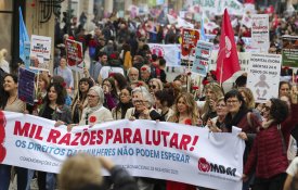 Mulheres assinalam 50 anos de liberdade para reivindicar direitos