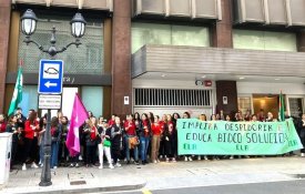 Trabalhadores da Implika manifestam-se em Bilbau contra o despedimento colectivo