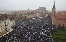 Manifestações levam Parlamento a chumbar nova lei do aborto