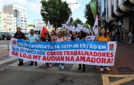  Concentração junto à loja My Auchan, na Amadora