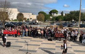 Estudantes em luta pelo elementar direito a comer 