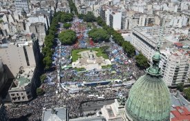 Gigantesca manifestação em Buenos Aires contra as políticas de Milei