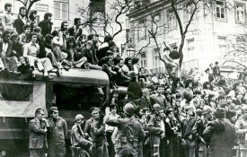 O «retrato do país» no 25 de Abril vai estar na Torre do Tombo 