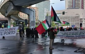  Centenas de manifestantes bloqueiam o porto de Génova em apoio à Palestina