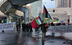 Centenas de manifestantes bloqueiam o porto de Génova em apoio à Palestina