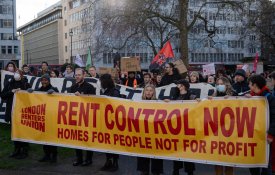 Inquilinos protestam nas ruas de Londres contra o preço exorbitante das rendas