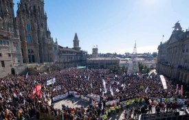 Protesto gigantesco em Compostela contra o projecto da Altri