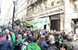 Argentina: protestos contra despedimentos e cortes no Ministério da Justiça