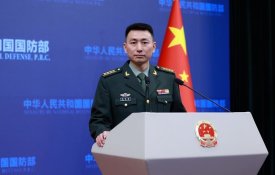 China denuncia o «vício da guerra» dos EUA