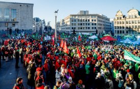 Milhares de trabalhadores em Bruxelas contra os cortes nas pensões