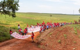 MST celebra a conquista de um novo assentamento no Sul do Brasil