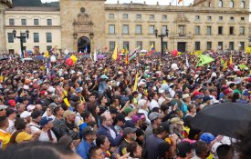 Trabalhadores colombianos vão para a rua defender direitos laborais