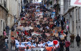 Ante a ofensiva da direita, os estudantes não arredam pé: «A propina é para acabar!»