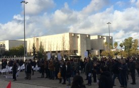 Precários das universidades exigem regularização