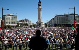 Contra exclusões dos concursos, professores preparam acções de luta