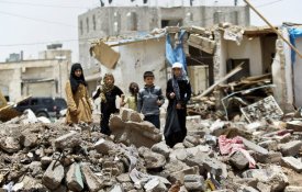  Sauditas prosseguem campanha de bombardeamentos e massacre no Iémen