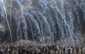 Dois palestinianos mortos e mais de 400 feridos na fronteira de Gaza