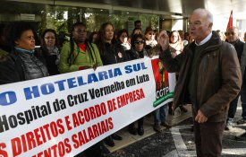 Greve no Hospital da Cruz Vermelha com adesão entre 75% e 90%