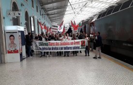 Trabalhadores dos bares dos comboios protestaram em Santa Apolónia