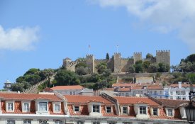 Ingerência da Comissão Europeia chega ao Castelo de São Jorge