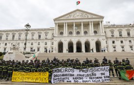 Sapadores contestaram alterações ao estatuto em frente ao Parlamento