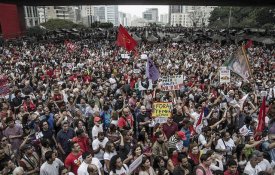 Milhares voltaram às ruas de São Paulo para exigir a saída de Temer