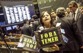 Câmara Federal livra Temer de julgamento por corrupção