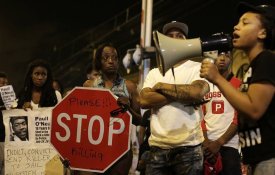 Terceira noite de protestos em Chicago pela morte de jovem afro-americano