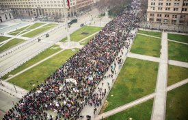 Mais de 100 mil protestam contra o sistema de pensões no Chile