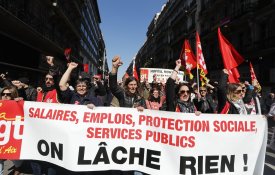 França: mais de 400 mil nas ruas contra reformas laborais de Macron