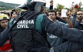 Rajoy responde a referendo catalão com forte dispositivo repressivo