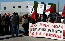 Protesto na PLASFIL contra a precariedade e pela contratação colectiva