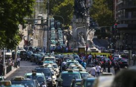 Taxistas determinados face à falta de resposta do Governo