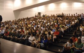 Sindicato manifesta-se contra a passagem da Universidade Nova a fundação