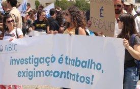 Bolsa a bolsa, não enche o trabalhador de direitos