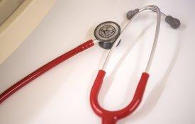 Hospitais estão a obrigar médicos a tarefas administrativas, acusa sindicato