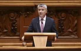 PS pediu «mais resposta» à crise, mas só propôs a descida do IVA
